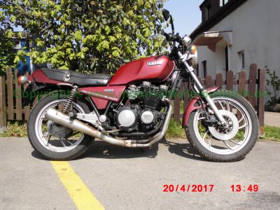Yamaha_XJ650_4K0_weinrot_JAMA_Sport-Auspuff_4-1_4in1_Marshall_Deeptone_–_wie_XJ550_4V8_XJ700_Maxim_XJ750_Seca_11M-1.jpg