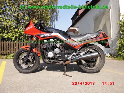 Honda_CBX750F_RC17_rot-schwarz_Sturz_-_original_Auspuff_HMMJOE_Motor_Vergaser_Anlasser-1.jpg