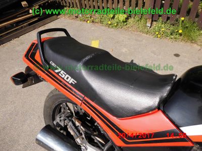 Honda_CBX750F_RC17_rot-schwarz_Sturz_-_original_Auspuff_HMMJOE_Motor_Vergaser_Anlasser-38.jpg