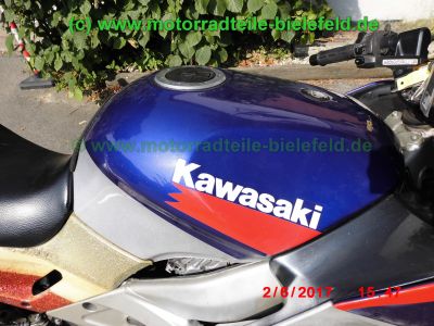 Kawasaki_ZZR600E_silber-blau_Glitter_Typ_ZX600E_–_Technik_wie_ZZ-R_600_D_E_ZX600D-108.jpg