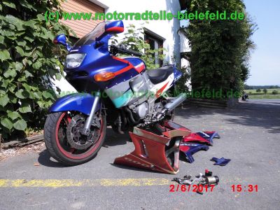 Kawasaki_ZZR600E_silber-blau_Glitter_Typ_ZX600E_–_Technik_wie_ZZ-R_600_D_E_ZX600D-3.jpg
