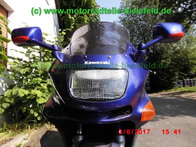 Kawasaki_ZZR600E_silber-blau_Glitter_Typ_ZX600E_–_Technik_wie_ZZ-R_600_D_E_ZX600D-55.jpg
