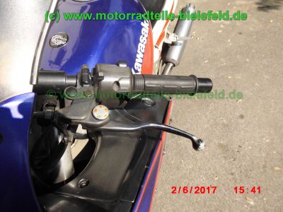 Kawasaki_ZZR600E_silber-blau_Glitter_Typ_ZX600E_–_Technik_wie_ZZ-R_600_D_E_ZX600D-61.jpg