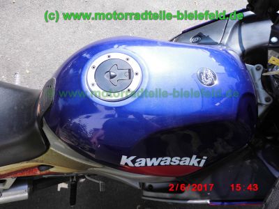 Kawasaki_ZZR600E_silber-blau_Glitter_Typ_ZX600E_–_Technik_wie_ZZ-R_600_D_E_ZX600D-78.jpg