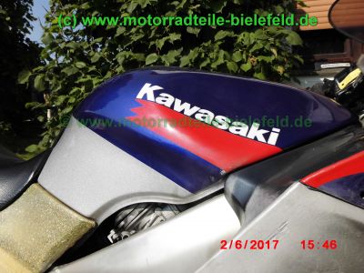 Kawasaki_ZZR600E_silber-blau_Glitter_Typ_ZX600E_–_Technik_wie_ZZ-R_600_D_E_ZX600D-94.jpg