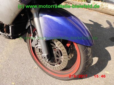 Kawasaki_ZZR600E_silber-blau_Glitter_Typ_ZX600E_–_Technik_wie_ZZ-R_600_D_E_ZX600D-96.jpg