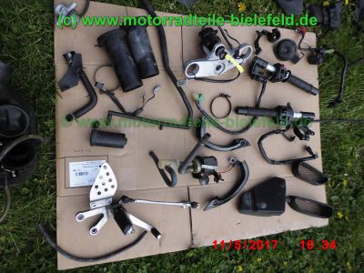 Kawasaki_ZX-9R_Ninja_ZX900E_schwarz_zerlegt_Restteile_Motor_engine_-_Teile_Ersatzteile_parts_spares_spare-parts_ricambi_wie_ZX9R_ZX900_C_D_F-49.jpg