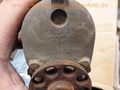 Oldtimer_Veteranen_Lichtmaschine_generator_generateur_Magneto_RB_218500_Type_N_10-4_9_.jpg