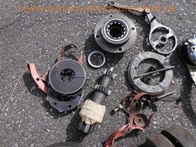 Oldtimer_Veteranen_Motor-Teile_engine_spares_spare-parts_5_.jpg