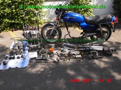 Honda_CB750KZ_RC01_EZ79_blau_teilzerlegt_original_4-4_Auspuff_Sankei_2043_-_Teile_Ersatzteile_parts_spares_spare-parts_ricambi_repuestos_wie_CB_750_900_KZ_F_F2_Boldor_RC04_SC01_SC09-1.jpg