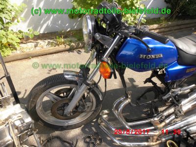 Honda_CB750KZ_RC01_EZ79_blau_teilzerlegt_original_4-4_Auspuff_Sankei_2043_-_Teile_Ersatzteile_parts_spares_spare-parts_ricambi_repuestos_wie_CB_750_900_KZ_F_F2_Boldor_RC04_SC01_SC09-10.jpg