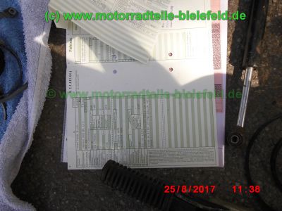 Honda_CB750KZ_RC01_EZ79_blau_teilzerlegt_original_4-4_Auspuff_Sankei_2043_-_Teile_Ersatzteile_parts_spares_spare-parts_ricambi_repuestos_wie_CB_750_900_KZ_F_F2_Boldor_RC04_SC01_SC09-8.jpg