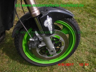 Kawasaki_ZXR_750_L_ZX750L_gruen_nackt_Regenreifen_Rennstrecke_race_track-_Teile_Ersatzteile_parts_spares_spare-parts_ricambi_repuestos_wie_ZXR750M_ZX750M-20.jpg