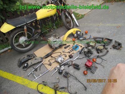 Honda_CJ250T_Twin_gelb_Oldtimer-Wrack_Vergaser_Keihin_762A_orig_Auspuff_2-1_–_Teile_Ersatzteile_parts_spares_spare-parts_ricambi_repuestos_wie_CB250G_CB360G_CJ360T-96.jpg