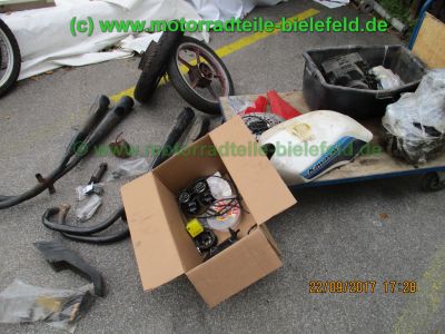 Kawasaki_GPZ305_EX305_2x_Motor_Auspuff_CDI_Vergaser_Tank_uvm_-_Teile_Ersatzteile_parts_spares_spare-parts_ricambi_repuestos_wie_ER_EX_Z_250_305_A_B_GP-3.jpg