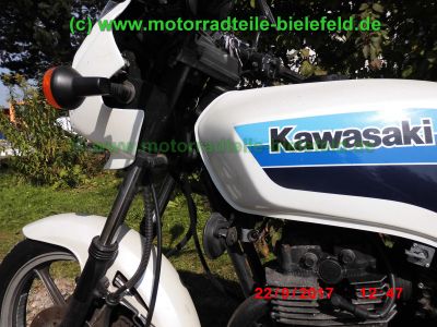 Kawasaki_GPZ305_weiss-blau_EX305B_Halbschale_Belt-Drive_Riemen-Antrieb_original_Auspuff_2-2_KHI_K_070_–_wie_ER_EX_Z_250_305_A_B_GP-23.jpg