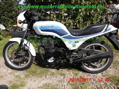 Kawasaki_GPZ305_weiss-blau_EX305B_Halbschale_Belt-Drive_Riemen-Antrieb_original_Auspuff_2-2_KHI_K_070_–_wie_ER_EX_Z_250_305_A_B_GP-25.jpg