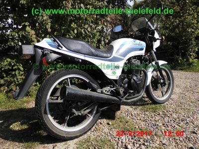 Kawasaki_GPZ305_weiss-blau_EX305B_Halbschale_Belt-Drive_Riemen-Antrieb_original_Auspuff_2-2_KHI_K_070_–_wie_ER_EX_Z_250_305_A_B_GP-37.jpg