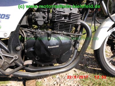 Kawasaki_GPZ305_weiss-blau_EX305B_Halbschale_Belt-Drive_Riemen-Antrieb_original_Auspuff_2-2_KHI_K_070_–_wie_ER_EX_Z_250_305_A_B_GP-49.jpg