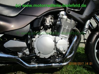 Suzuki_GSX1100G_GV74A_bronze_Kardan-Tourer_WP-Federn_Stahlflex_Weiss_Halbschalen_-Verkleidung_Sturzbuegel_Hepco-Becker_Gepaecktraeger_Koffertraeger_Motor_V718_1127ccm-41.jpg