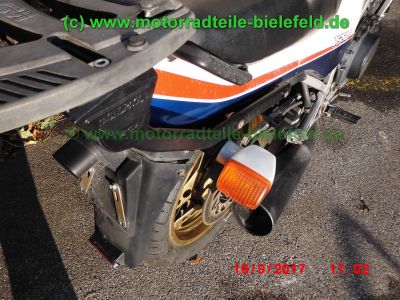 Honda_VF750F_RC15_Interceptor_V4_Youngtimer-Sportler_90PS_Super-Bike_Lenker_GIVI_Monorack_3_Gepaecktraeger_–_Technik_wie_VF_400_500_700_750_1000_1100_F_S_C-26.jpg