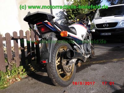 Honda_VF750F_RC15_Interceptor_V4_Youngtimer-Sportler_90PS_Super-Bike_Lenker_GIVI_Monorack_3_Gepaecktraeger_–_Technik_wie_VF_400_500_700_750_1000_1100_F_S_C-3.jpg