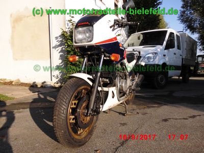 Honda_VF750F_RC15_Interceptor_V4_Youngtimer-Sportler_90PS_Super-Bike_Lenker_GIVI_Monorack_3_Gepaecktraeger_–_Technik_wie_VF_400_500_700_750_1000_1100_F_S_C-52.jpg