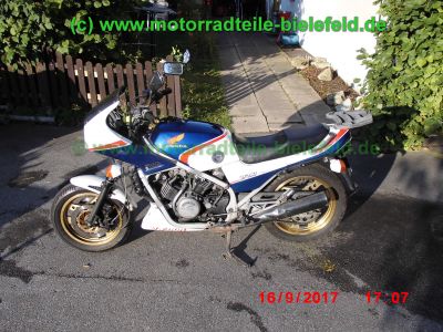 Honda_VF750F_RC15_Interceptor_V4_Youngtimer-Sportler_90PS_Super-Bike_Lenker_GIVI_Monorack_3_Gepaecktraeger_–_Technik_wie_VF_400_500_700_750_1000_1100_F_S_C-54.jpg