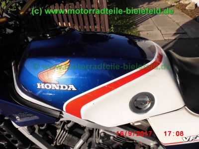 Honda_VF750F_RC15_Interceptor_V4_Youngtimer-Sportler_90PS_Super-Bike_Lenker_GIVI_Monorack_3_Gepaecktraeger_–_Technik_wie_VF_400_500_700_750_1000_1100_F_S_C-62.jpg