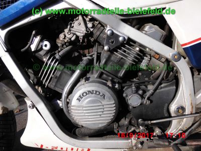 Honda_VF750F_RC15_Interceptor_V4_Youngtimer-Sportler_90PS_Super-Bike_Lenker_GIVI_Monorack_3_Gepaecktraeger_–_Technik_wie_VF_400_500_700_750_1000_1100_F_S_C-76.jpg