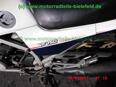 Honda_VF750F_RC15_Interceptor_V4_Youngtimer-Sportler_90PS_Super-Bike_Lenker_GIVI_Monorack_3_Gepaecktraeger_–_Technik_wie_VF_400_500_700_750_1000_1100_F_S_C-78.jpg