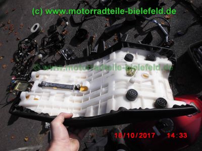 Yamaha_FZS600_Fazer_RJ02_rot_zerlegt_-_Ersatzteile_Teile_parts_spares_spare-parts_ricambi_repuestos_wie_FZ1_FZ6_FZR600R_YZF600R-123.jpg