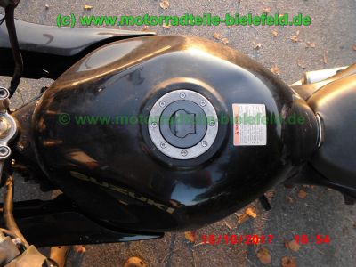 Suzuki_GSF600S_Bandit_GN77B_schwarz_GIVI-Koffertraeger_Gepaecksystem_-_Ersatzteile_Teile_parts_spares_spare-parts_ricambi_repuestos_wie_WVA8_GSX_600_750_F_GN72B_GR78A_GSF_1200_WVA9_GV75A-102.jpg
