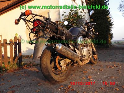 Suzuki_GSF600S_Bandit_GN77B_schwarz_GIVI-Koffertraeger_Gepaecksystem_-_Ersatzteile_Teile_parts_spares_spare-parts_ricambi_repuestos_wie_WVA8_GSX_600_750_F_GN72B_GR78A_GSF_1200_WVA9_GV75A-56.jpg