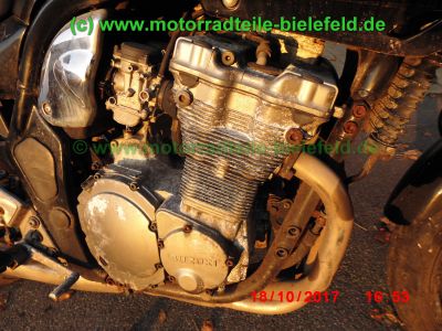 Suzuki_GSF600S_Bandit_GN77B_schwarz_GIVI-Koffertraeger_Gepaecksystem_-_Ersatzteile_Teile_parts_spares_spare-parts_ricambi_repuestos_wie_WVA8_GSX_600_750_F_GN72B_GR78A_GSF_1200_WVA9_GV75A-92.jpg