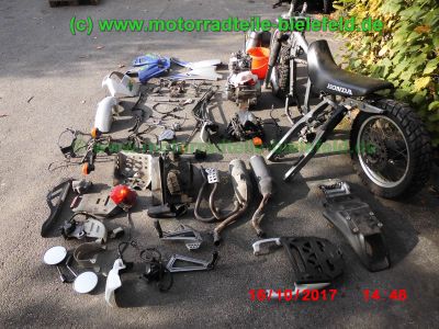 Honda_NX650_Dominator_RD08_zerlegt_blau-grau_RFVC_Motor_-_Ersatzteile_Teile_parts_spares_spare-parts_ricambi_repuestos_wie_RD02_-4.jpg