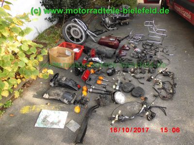 Yamaha_XS400_2A2_zerlegt_2x_SOHC_Motor_Koffertraeger_Gepaecktraeger_-_Teile_Ersatzteile_parts_spares_spare-parts_ricambi_repuestos_wie_3N7_4G5_XS_250_360_1U4_1U5-1.jpg