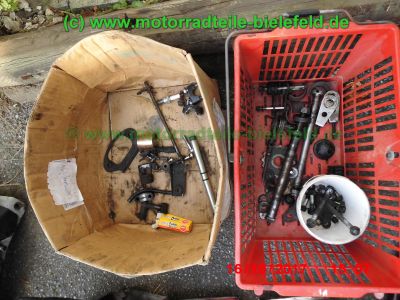 Yamaha_XS400_2A2_zerlegt_2x_SOHC_Motor_Koffertraeger_Gepaecktraeger_-_Teile_Ersatzteile_parts_spares_spare-parts_ricambi_repuestos_wie_3N7_4G5_XS_250_360_1U4_1U5-17.jpg