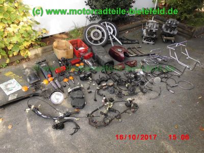 Yamaha_XS400_2A2_zerlegt_2x_SOHC_Motor_Koffertraeger_Gepaecktraeger_-_Teile_Ersatzteile_parts_spares_spare-parts_ricambi_repuestos_wie_3N7_4G5_XS_250_360_1U4_1U5-2.jpg
