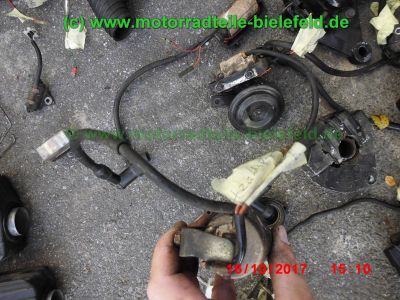 Yamaha_XS400_2A2_zerlegt_2x_SOHC_Motor_Koffertraeger_Gepaecktraeger_-_Teile_Ersatzteile_parts_spares_spare-parts_ricambi_repuestos_wie_3N7_4G5_XS_250_360_1U4_1U5-33.jpg