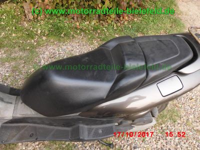 Yamaha_YP125_Majesty_SE06_grau_-_Ersatzteile_Teile_parts_spares_spare-parts_ricambi_repuestos_wie_Cygnus_Maxster_SE03_SE05_MBK_Skyliner_125_SE02_SE06_Flame_Thunder_-18.jpg