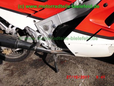 Kawasaki_ZX-10_Tomcat_ZXT00B_rot-weiss_139PS_260kmh_unverbastelt_original_Auspuff_KHI_K177_Gepaecktraeger_–_Technik_wie_GPZ1000RX_ZXT00A_GPZ900R_ZX900A-54.jpg