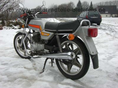 Honda_CB_125_CB125_T_T2_125T2_CB125T2_silber_Verkleidung_33.jpg