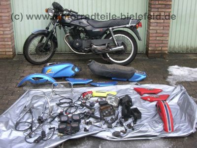 Honda_CB_250_CB250_RS_250RS_CB250RS_schwarzblau_Deluxe_MC02_vgl__CL_250S_MD04_1.jpg
