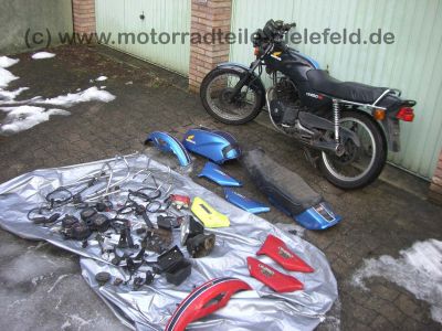 Honda_CB_250_CB250_RS_250RS_CB250RS_schwarzblau_Deluxe_MC02_vgl__CL_250S_MD04_8.jpg