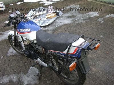 Suzuki_GSX_250_400_GSX400_E_S_weissblaurot_400E_400S_GK53C_66.jpg