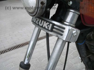 Suzuki_GN400_rot_GN_250_400_Koffersystem_Koffer_GIVI_47.jpg