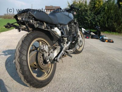 Kawasaki_GPZ900R_grau_goldene_Felgen_ZX900A_ZX900_GPZ_750_900_1000_GPZ750_GPZ900_R_RX_750R_900R_ZX10_42.jpg