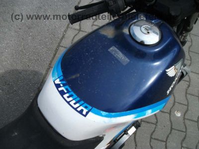 Honda_VF400F_blau_NC13_VF_400_500_700_750_Interceptor_16.jpg
