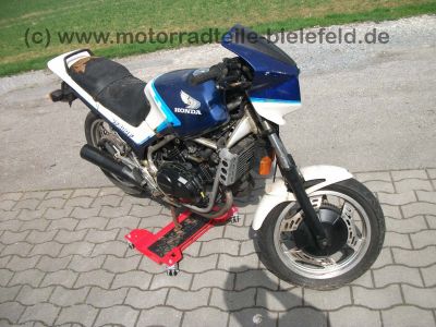Honda_VF400F_blau_NC13_VF_400_500_700_750_Interceptor_6.jpg